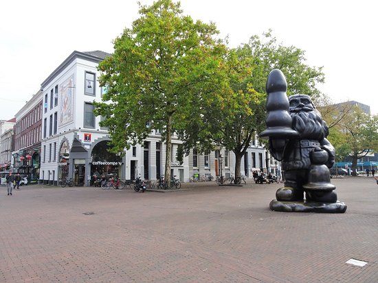 Santa Claus Statue